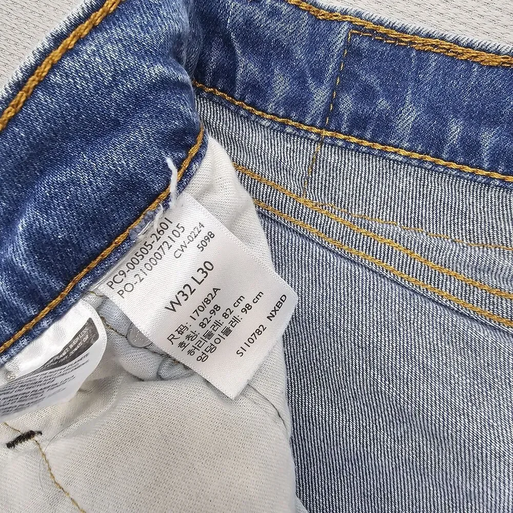 Levi Strauss 505 Red Tag Jeans Men's 32x30 Medium Blue Classic Fit Denim Pants